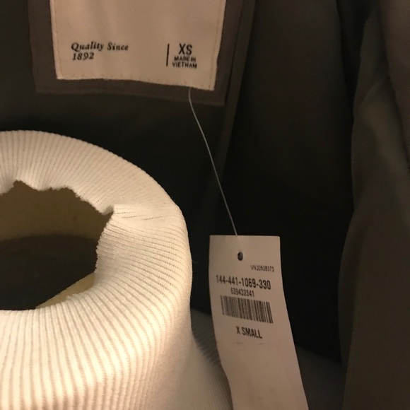 Abercrombie and Fitch puffer jacket - Picture 2 of 5